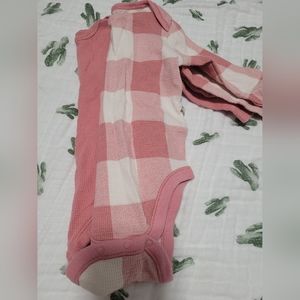 Bundle of 2 old navy onesies 6-12 months